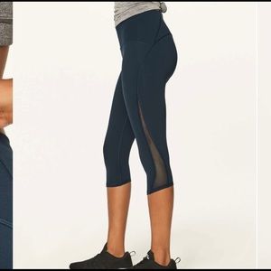 Train times cropped leggings